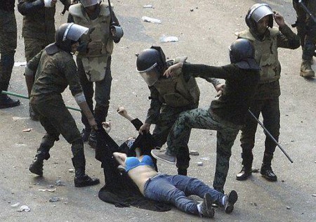 egipto represion mujer.jpg