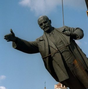 estatua lenin.jpg