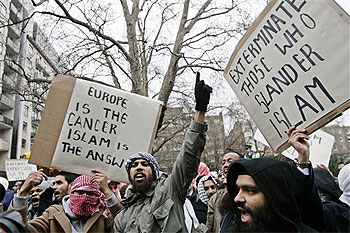 Pancarta: Extermina a los que difaman al Islam