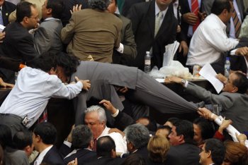 Los diputados mexicanos preparan jugadas de rugby