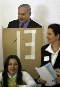 Netanyahu vota en la cabina 13