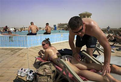 piscina_iraq050609_400.jpg